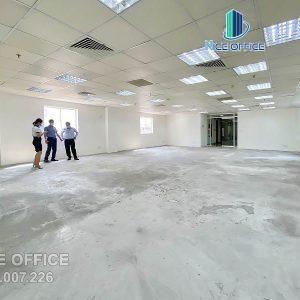 Khách hàng Nice Office đi khảo sát mặt bằng trống tại tòa nhà Artex Saigon Building