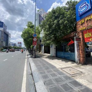Đường Nguyễn Văn Trỗi phía trước tòa nhà Sabay Nguyễn Văn Trỗi