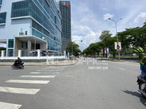 Đường Nguyễn Văn Linh phía trước tòa nhà Tini Office