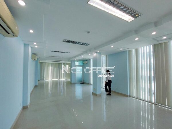 Tòa nhà 130 NCT Building đường Nguyễn Công Trứ, Quận 1