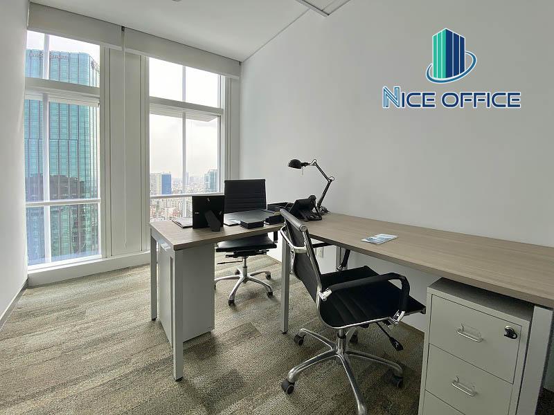 Phong cách bố trí bàn làm việc sang trọng trong, rộng rãi tại văn phòng trọn gói Vietcombank Tower