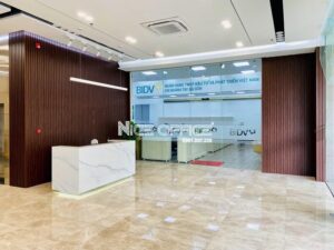 Lễ tân tại tòa nhà Lữ Gia Plaza