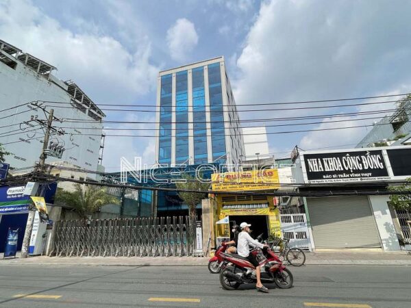Toàn cảnh tòa nhà Qcoop Tower 150 Nguyễn Xí, quận Bình Thạnh