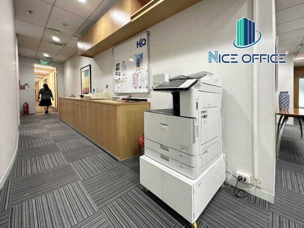 Khu vực in ấn và các thiết bị phục vụ cơ bản cho văn phòng
