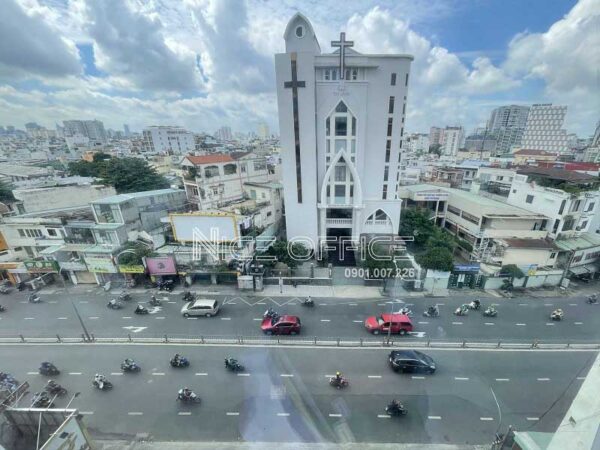 View đường Phan Đăng Lưu nhìn từ tầng 10 tòa nhà L'MAK 68 Phan Đăng Lưu