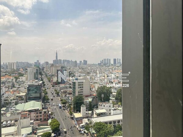 View đường Phan Đăng Lưu nhìn từ tầng 12 tòa nhà L'mak 68 Phan Đăng Lưu