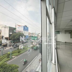 View đường Phan Xích Long nhìn từ tầng 1 tòa nhà VNO Building