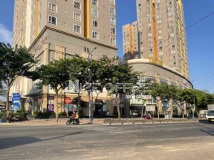 Đường Đồng Văn Cống phía trước tòa nhà CBD Building