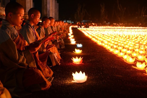 Năm 2025 là năm Phú Đăng Hoả - Một ngọn lửa mang lại ánh sáng ấm áp, nhẹ nhàng mà vẫn hết sức rực rỡ